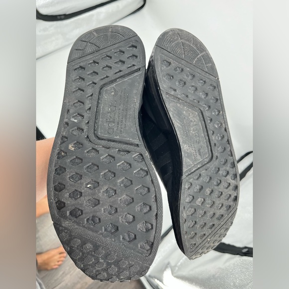 Adidas black shoe NMD R1.V2 - Picture 7 of 7